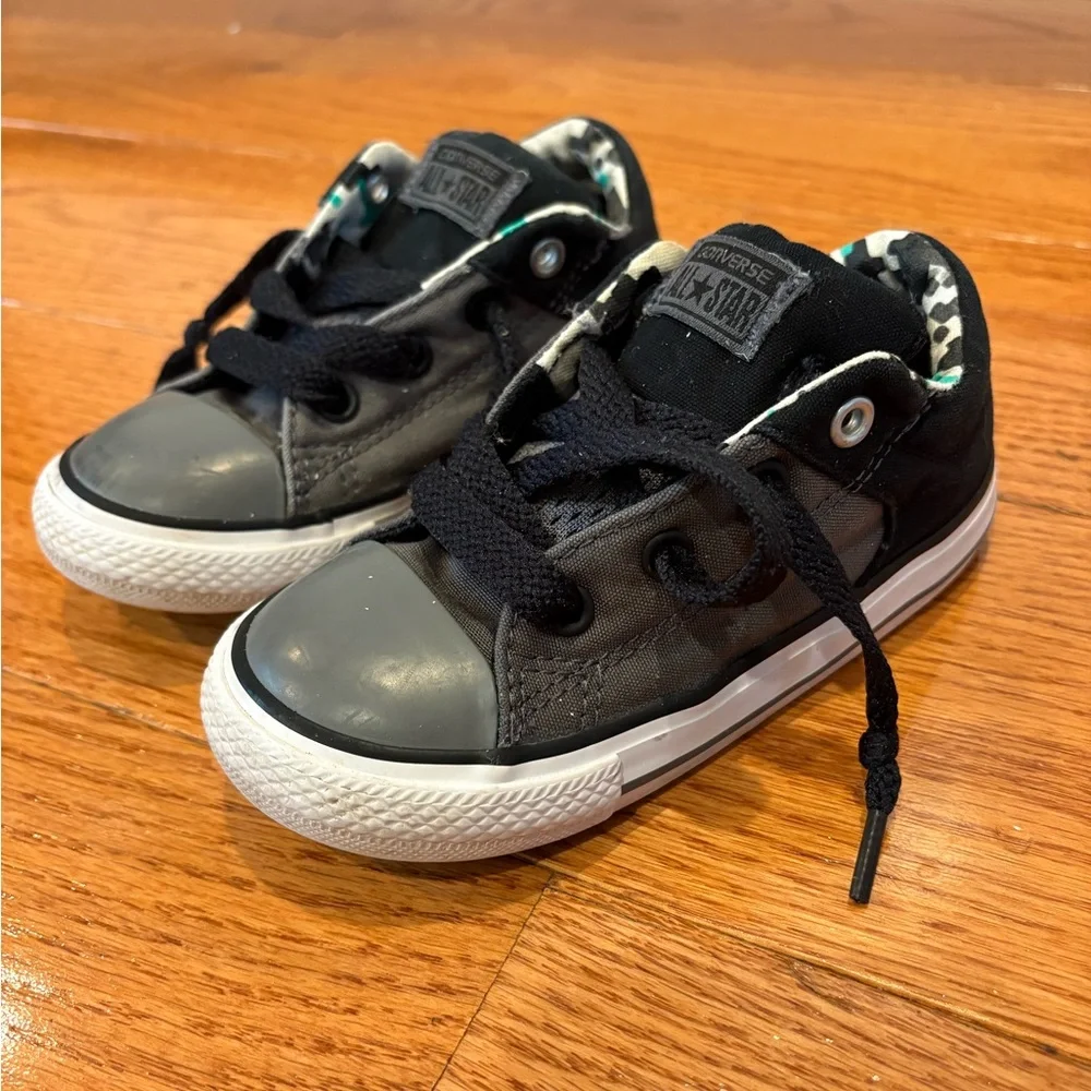 Converse Chuck Taylor All Star Low-Top Sneakers – Black/Grey – LIL Boys’ Size 8